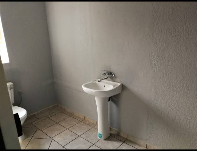 60M² BUSINESS RENTED IN RUSTENBURG CENTRAL
